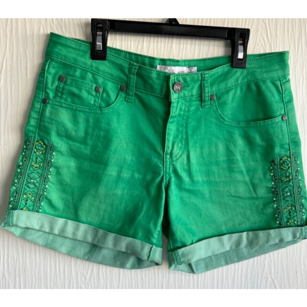 prAna shorts, size 4/27, very cute embroidered accent